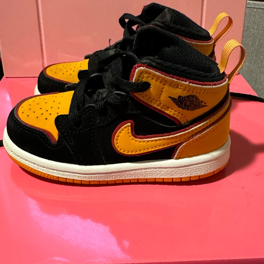 Jordan 1’s great condition Orange/black